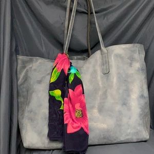 SFA tote in light blue faux leather w/scarf